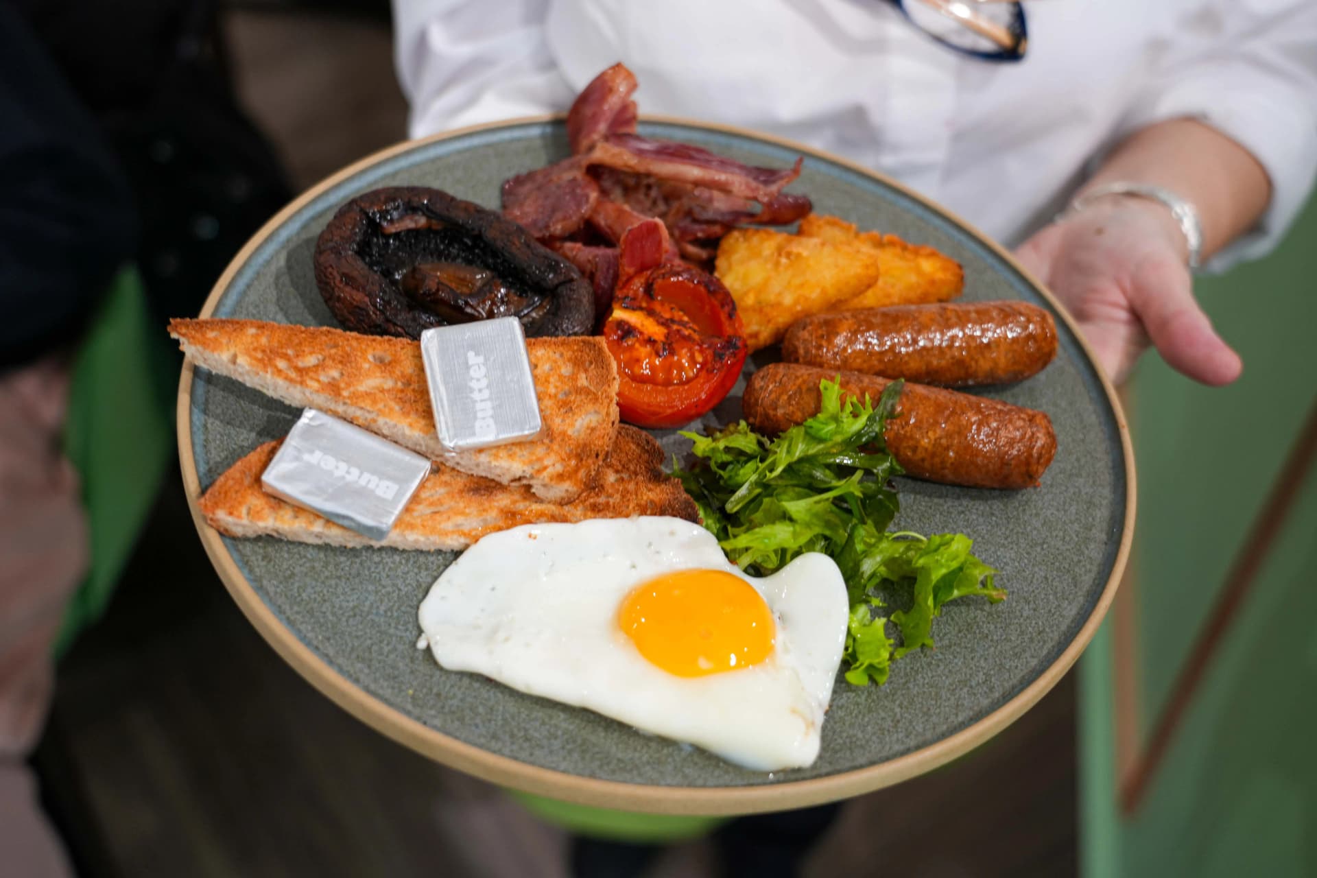 Halal breakfast in Milton Keynes at Nour Maison café and brasserie
